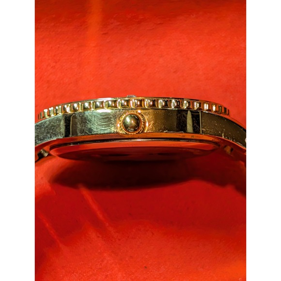 AVON Signature Boyfriend Watch Mother of Pearl Goldtone Metal Band - Picture 3 of 13